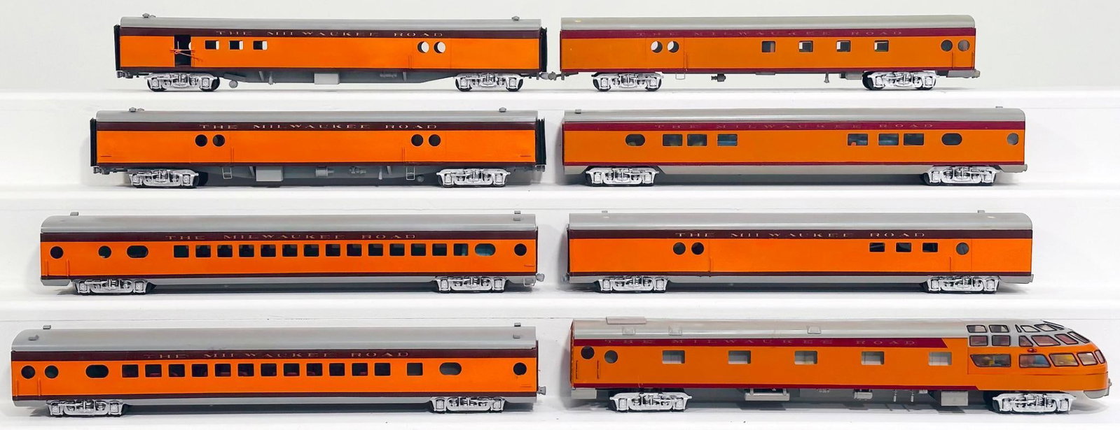 Unknown Manufacturer Modern O Gauge Eight (8) Assorted Milwaukee Wood and Plastic Passenger Cars (1 of 6)