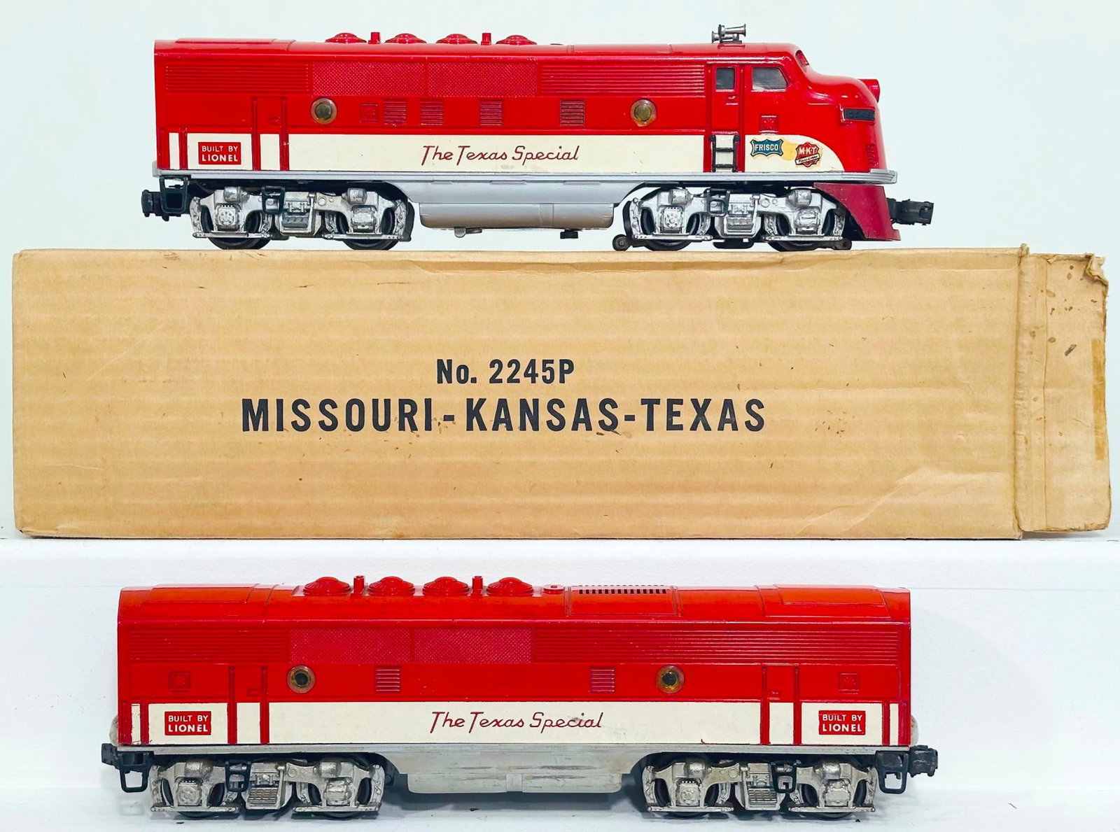 Lionel Postwar O Gauge 2245 A - B Texas Special Diesel Units (1 of 8)