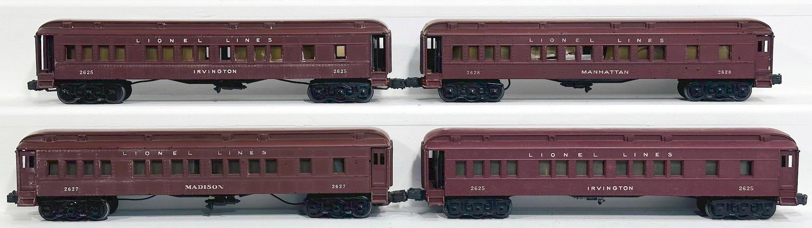 Lionel Postwar O Gauge 2625 - 2625 - 2627 and 2628 Madison Passenger Cars (1 of 6)