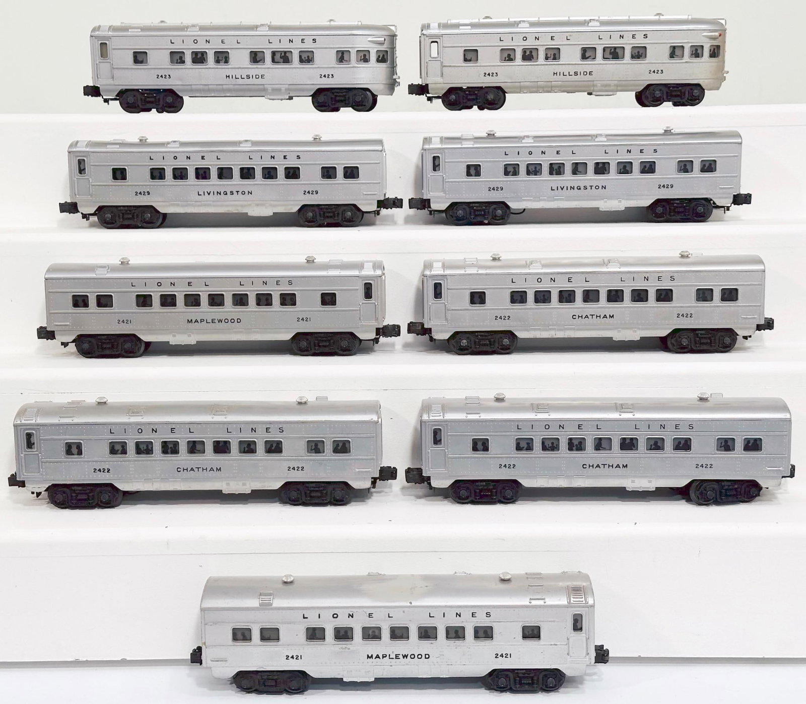 Lionel Postwar O Gauge Nine (9) Assorted Passenger Cars (1 of 6)