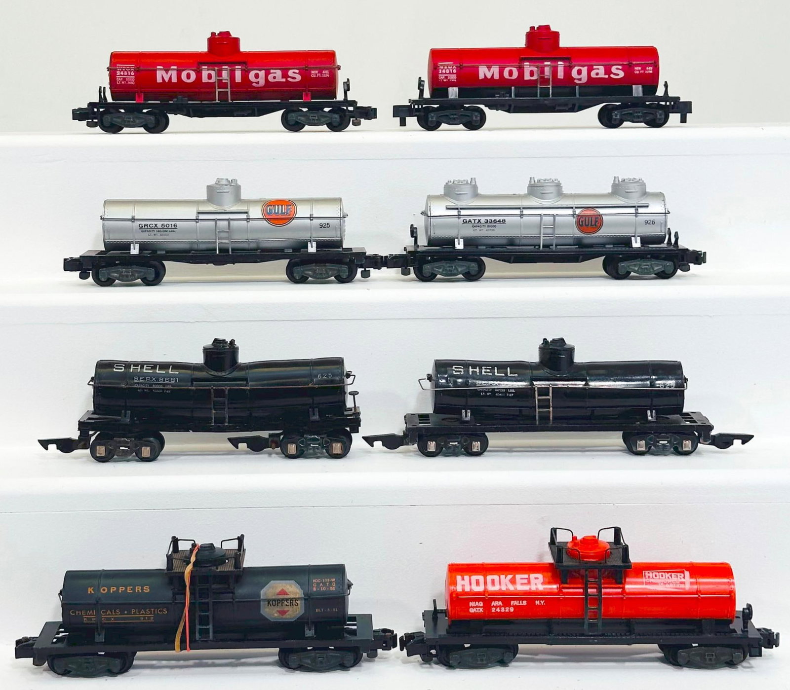 American Flyer Postwar S Gauge Eight (8) Assorted Tank Cars: American Flyer Postwar S Gauge Eight (8) Assorted Tank Cars, including 24329 in C7, 912 in C7, 625 in C6, 625 in C6, 926 in C7, 925 in C7, 24316 in C7 plus and 24316 in C7 plus.