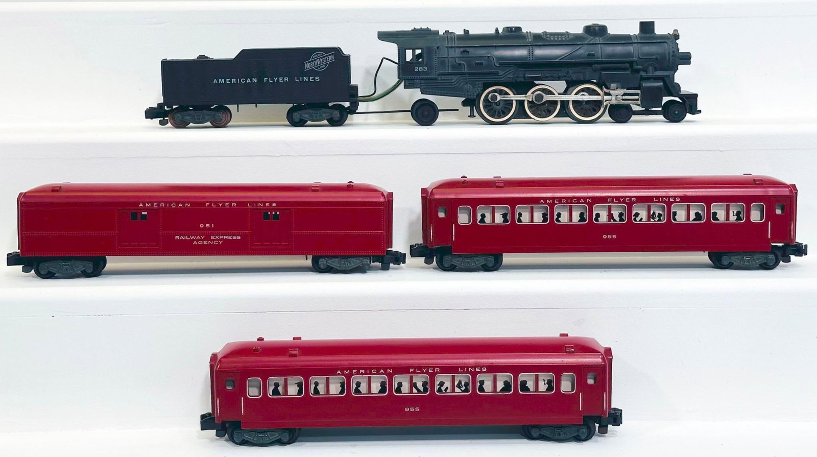 American Flyer Postwar S Gauge 283 Chicago and Northwestern Locomotive and Tender and 951 - 955 -: American Flyer Postwar S Gauge 283 Chicago and Northwestern Locomotive and Tender and 951 - 955 - 955 dark red plastic Passenger Cars, each in C7 or better.