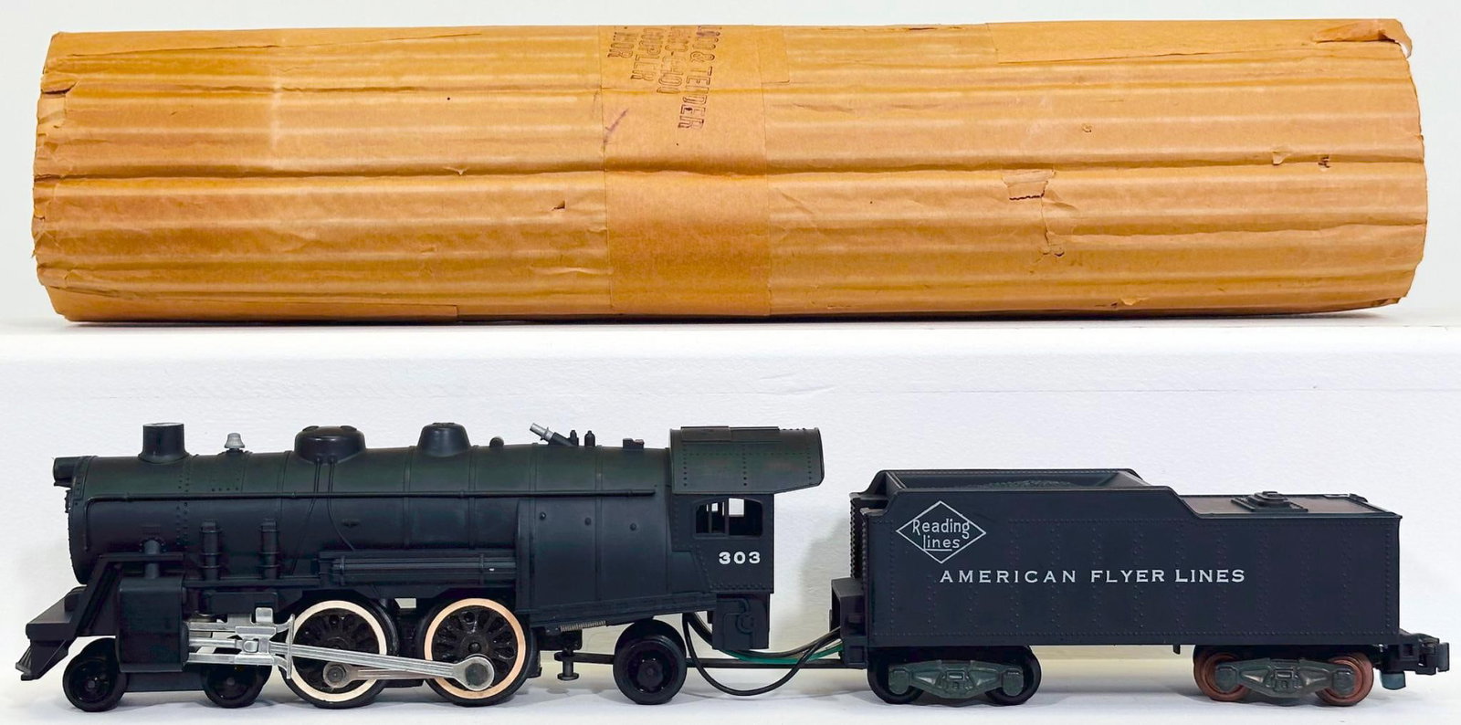 American Flyer Postwar S Gauge 303 Reading Lines 4 - 4 - 2 Locomotive and Tender (1 of 7)