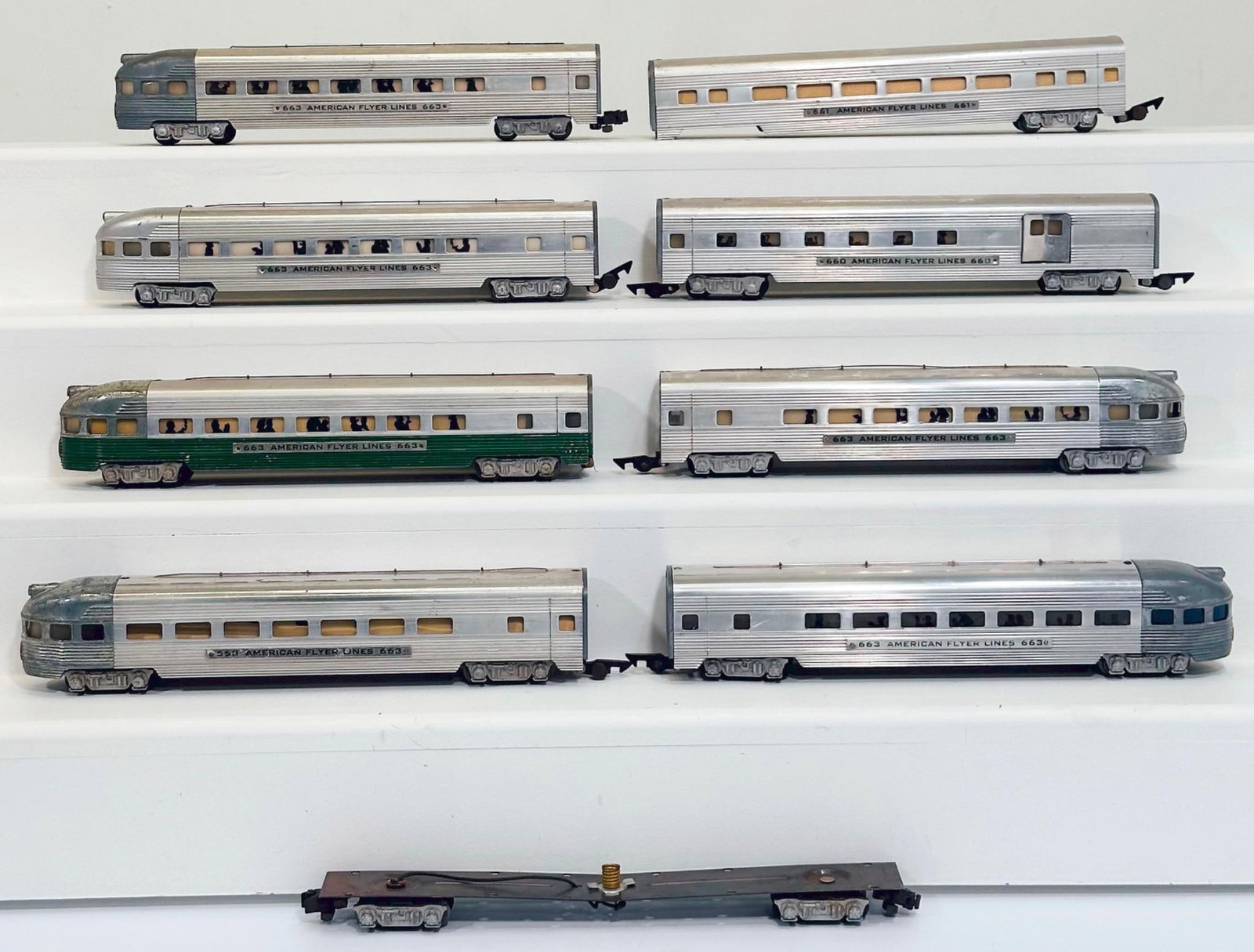 American Flyer Postwar S Gauge Eight (8) Assorted Aluminum Passenger Cars: American Flyer Postwar S Gauge Eight (8) Assorted Aluminum Passenger Cars, including 663, 663, 660 and 663 each repainted, and 663, 663, 661 and 663, each in C6 to C6 plus.