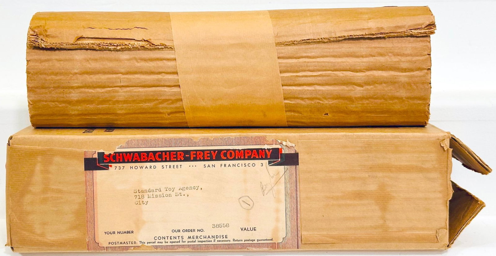 American Flyer Postwar S Gauge 370 GM Switcher Boxed: American Flyer Postwar S Gauge 370 GM Switcher Boxed, in C9 and with its original wrap - sealed - and with its original box.