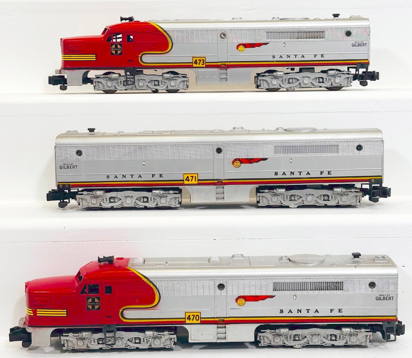 American Flyer Postwar S Gauge 473 - 471 - 470 Santa Fe red and silver A - B - A Alco Diesel Units: American Flyer Postwar S Gauge 473 - 471 - 470 Santa Fe red and silver A - B - A Alco Diesel Units, each in C7 plus or better.