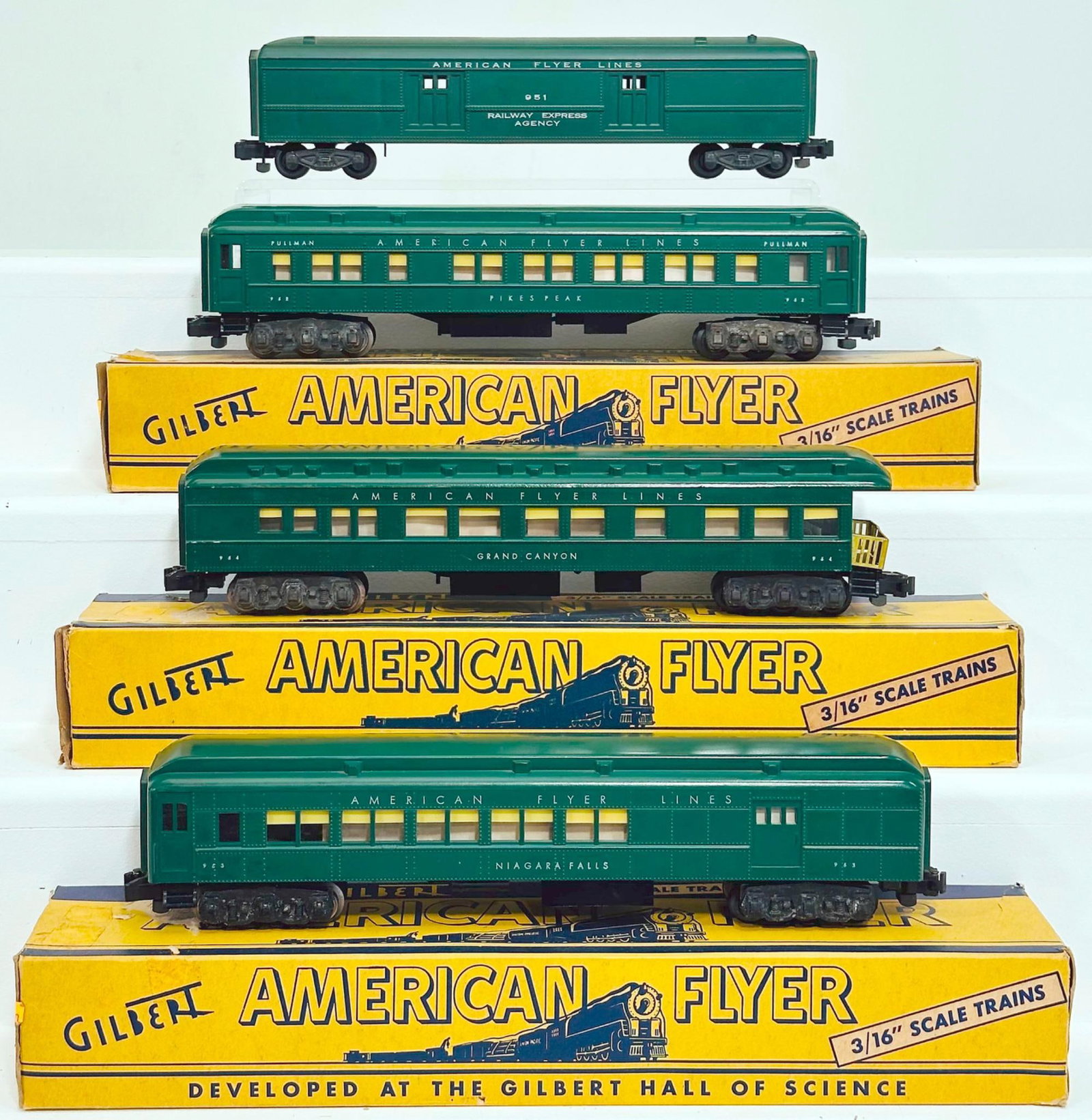 American Flyer Postwar S Gauge 953 - 954 - 952 - 951 green plastic 6 Wheel Truck Heavyweight: American Flyer Postwar S Gauge 953 - 954 - 952 - 951 green plastic 6 Wheel Truck Heavyweight Passenger Cars, each in C7 to C7 plus and with 3 original boxes.