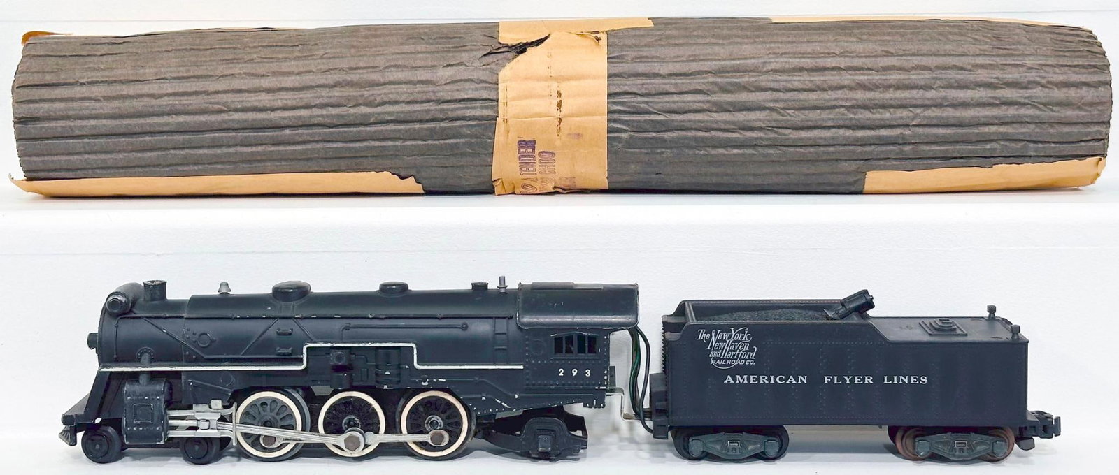 American Flyer Postwar S Gauge 293 New York New Haven and Hartford 4 - 6 - 2 Locomotive and Tender (1 of 7)
