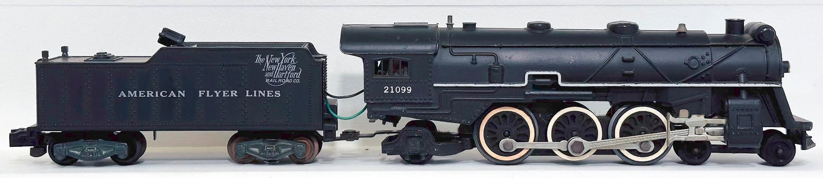 American Flyer Postwar S Gauge 21099 New York New Haven and Hartford 4 - 6 - 2 Locomotive and Tender: American Flyer Postwar S Gauge 21099 New York New Haven and Hartford 4 - 6 - 2 Locomotive and Tender, in C7 plus or better.