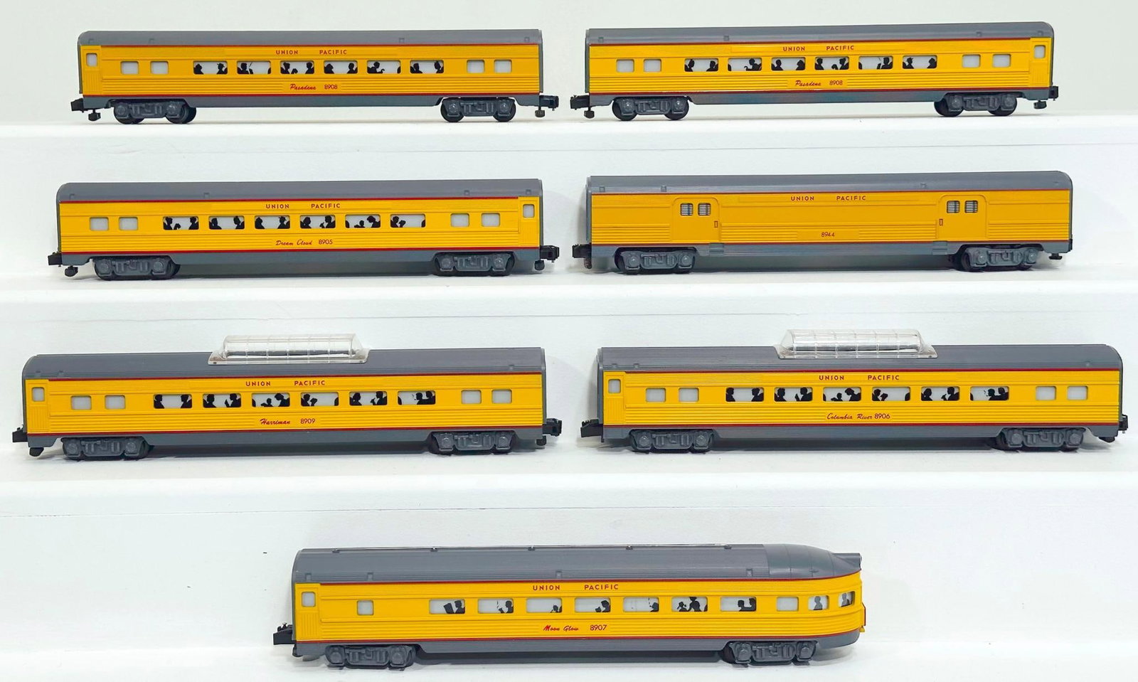American Flyer Lionel Modern S Gauge Seven (7) Assorted Union Pacific Passenger Cars (1 of 6)