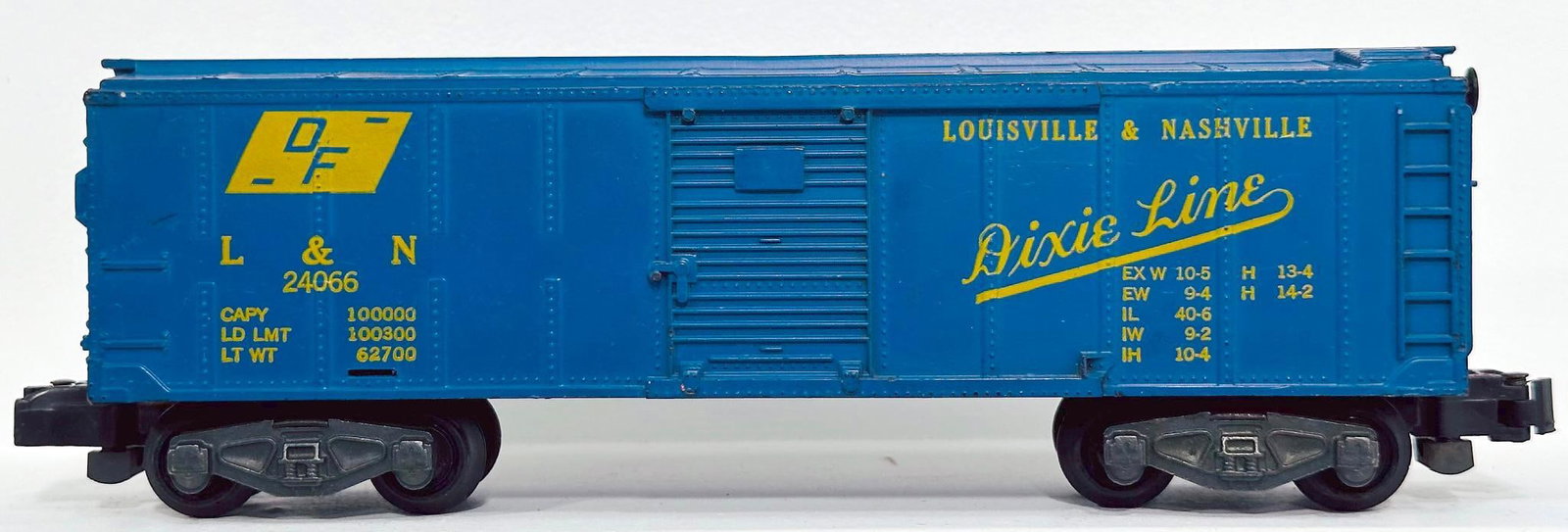 American Flyer Postwar S Gauge 24066 Box Car: American Flyer Postwar S Gauge 24066 Box Car, in C7 to C7 plus.