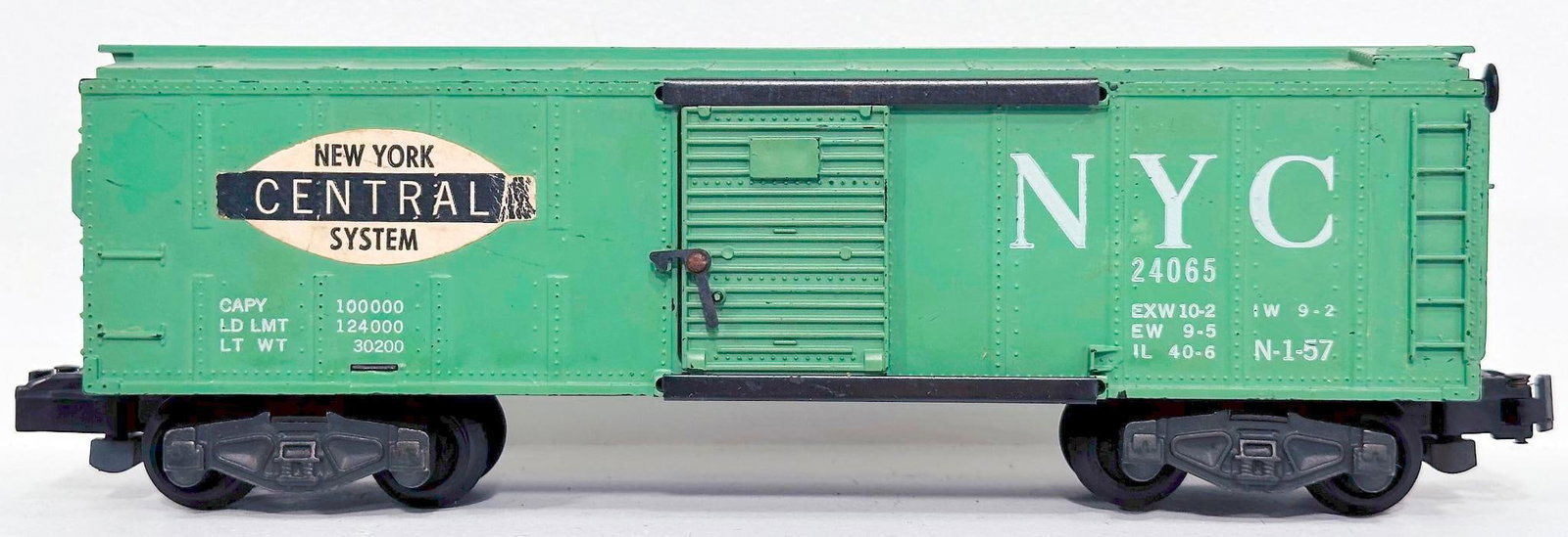 American Flyer Postwar S Gauge 24065 Operating Door New York Central Box Car: American Flyer Postwar S Gauge 24065 Operating Door New York Central Box Car, in C7.