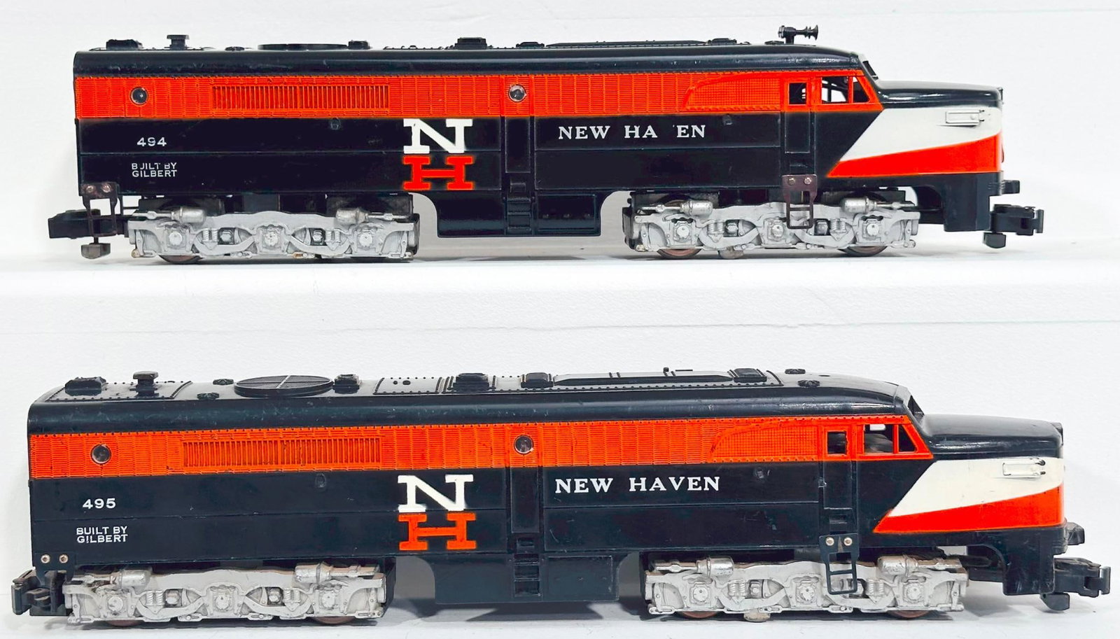 American Flyer Postwar S Gauge 494 and 495 New Haven Alco Diesel Units: American Flyer Postwar S Gauge 494 and 495 New Haven Alco Diesel Units, with the 494 in C7 plus and the 495 in C7 minus and missing its horn.