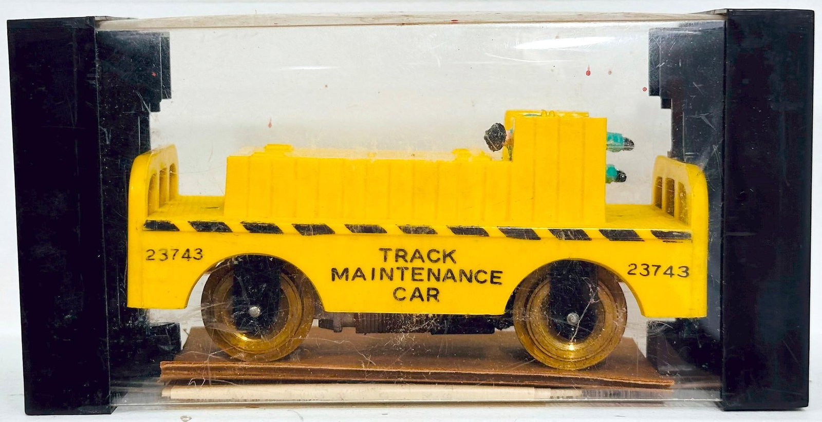 American Flyer Postwar S Gauge 23743 Track Maintenance Car with Klear Pak: American Flyer Postwar S Gauge 23743 Track Maintenance Car with Klear Pak, in C8 and with its original Klear Pak.