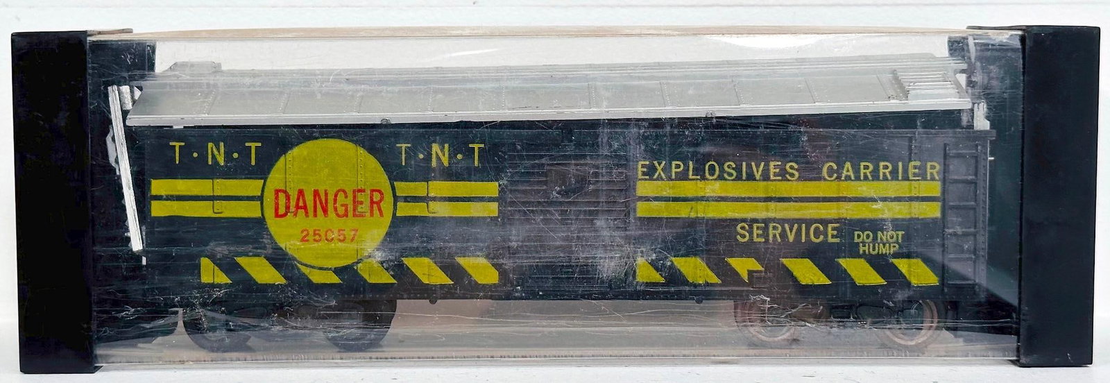 American Flyer Postwar S Gauge 25057 TNT Car with Klear Pak: American Flyer Postwar S Gauge 25057 TNT Car with Klear Pak, in C8 and with its original Klear Pak.