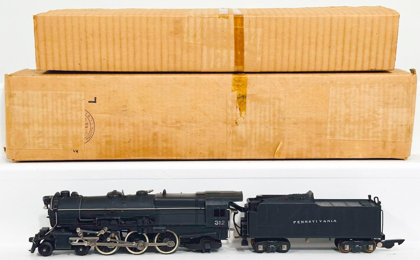 American Flyer Postwar S Gauge 312 Pennsylvania 4 - 6 - 2 Locomotive and Tender Boxed: American Flyer Postwar S Gauge 312 Pennsylvania 4 - 6 - 2 Locomotive and Tender Boxed, in C8 minus with its original liner and its original box.