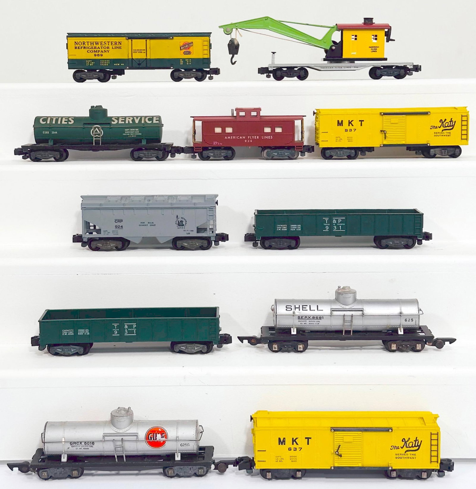 American Flyer Postwar S Gauge Eleven (11) Assorted Freight Cars: American Flyer Postwar S Gauge Eleven (11) Assorted Freight Cars, including 837 painted Katy Box Car in C7 plus, 2544 City Service Tank Car in C7 plus, 989 in C7 plus, 924 in C7 plus, 930 in C7 plus, 
