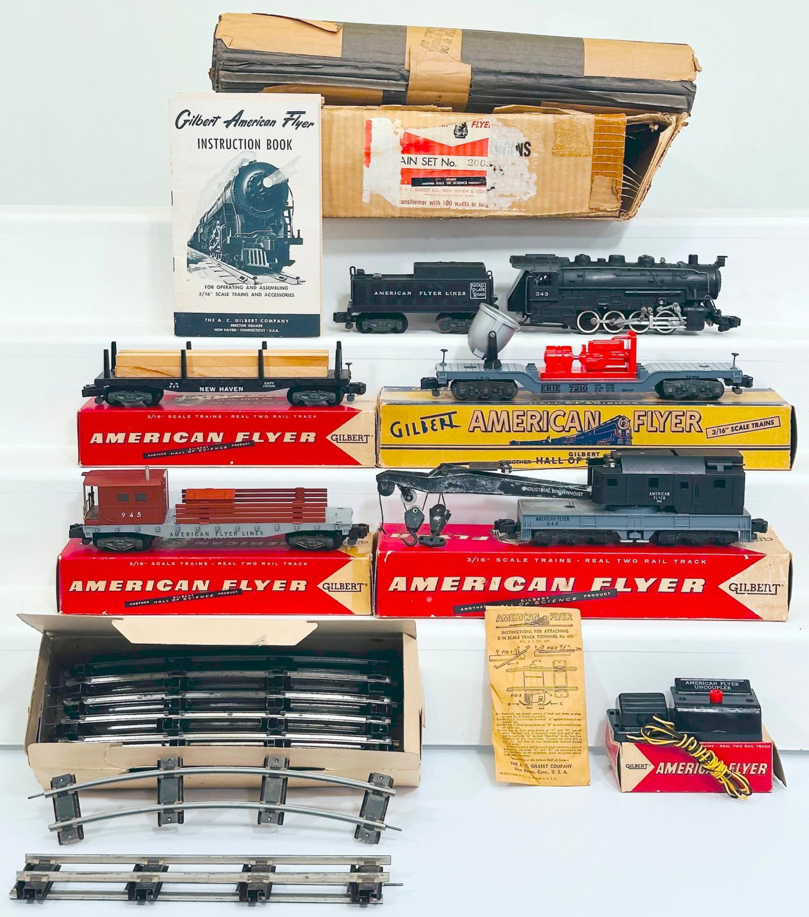 American Flyer Postwar S Gauge Outfit No. 20035 Yard King Freight Set from 1957 Boxed: American Flyer Postwar S Gauge Outfit No. 20035 Yard King Freight Set from 1957 Boxed, including 343 Locomotive and Tender, 928, 944, 945 and 946, each in C8 minus and each with its original box. This