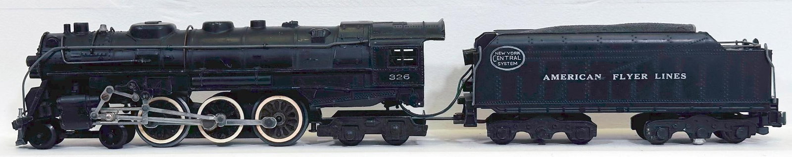 American Flyer Postwar S Gauge 326 New York Central 4 - 6 - 4 Locomotive and Tender: American Flyer Postwar S Gauge 326 New York Central 4 - 6 - 4 Locomotive and Tender, in C7 plus.
