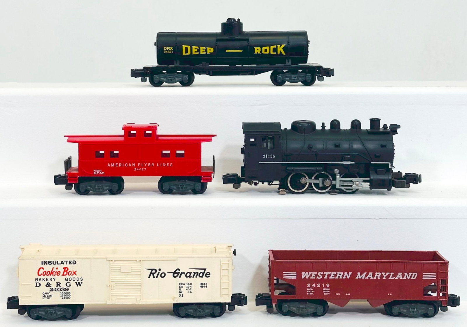 American Flyer Postwar S Gauge 21156 Dockyard Switcher - 24219 - 24039 - 24321 - 24627: American Flyer Postwar S Gauge 21156 Dockyard Switcher - 24219 - 24039 - 24321 - 24627, each in C7 plus or better.