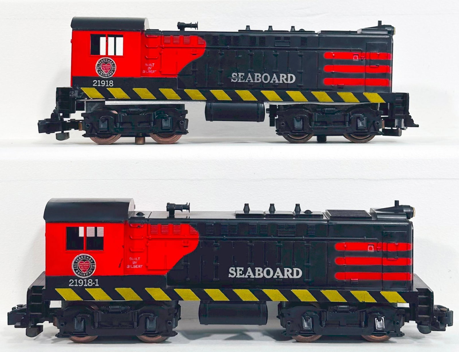 American Flyer Postwar S Gauge 21918 and 21918-1 Seaboard Switchers: American Flyer Postwar S Gauge 21918 and 21918-1 Seaboard Switchers, each in C7 plus.