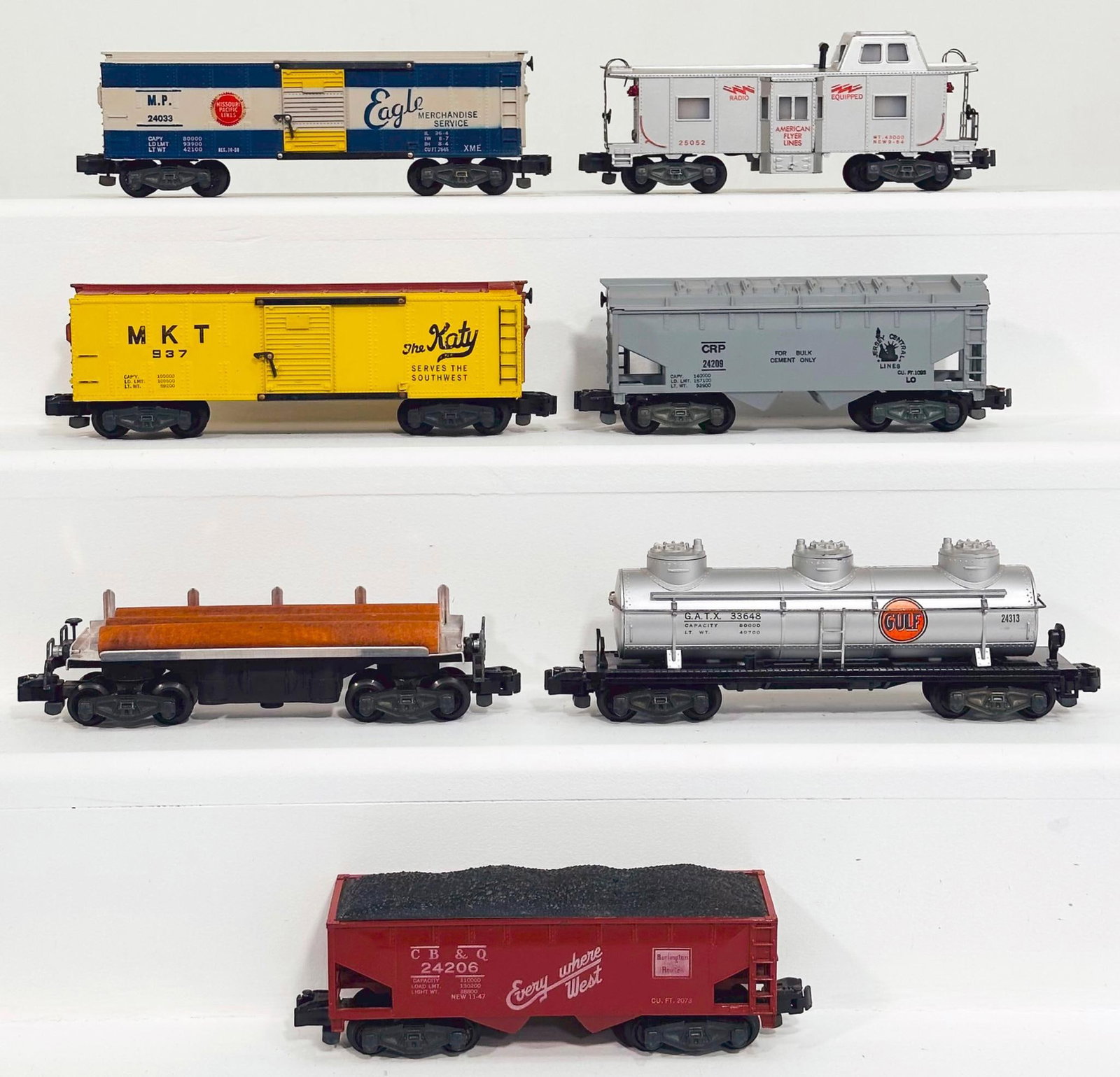 American Flyer Postwar S Gauge 25003 Unloading Car with 3 logs - 24206 - 24209 -24313 - 25052 - 937: American Flyer Postwar S Gauge 25003 Unloading Car with 3 logs - 24206 - 24209 -24313 - 25052 - 937 - 24033, each in C7 plus or better.