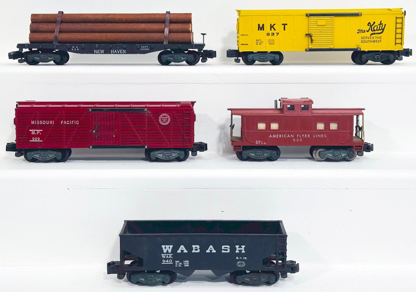 American Flyer Postwar S Gauge Five (5) Assorted Freight Cars: American Flyer Postwar S Gauge Five (5) Assorted Freight Cars, including 929 - 937 - 940 - 928 with log load - 930, each in C7 plus or better.