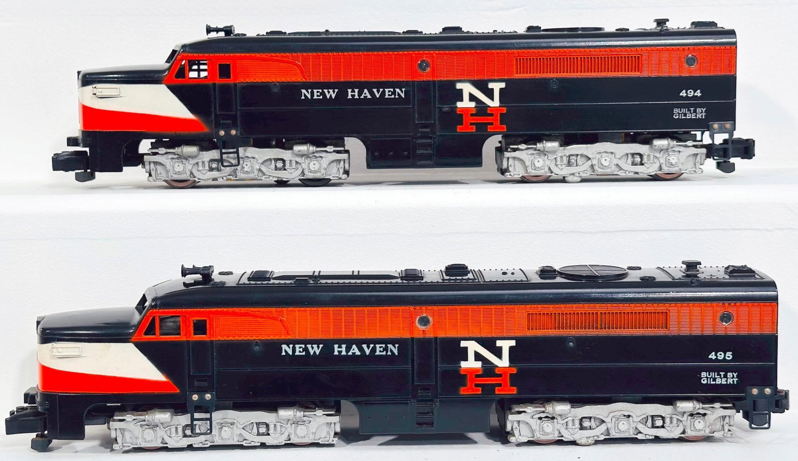 American Flyer Postwar S Gauge 494 and 495 New Haven A - A Alco Diesel Units: American Flyer Postwar S Gauge 494 and 495 New Haven A - A Alco Diesel Units, each in C7 plus.