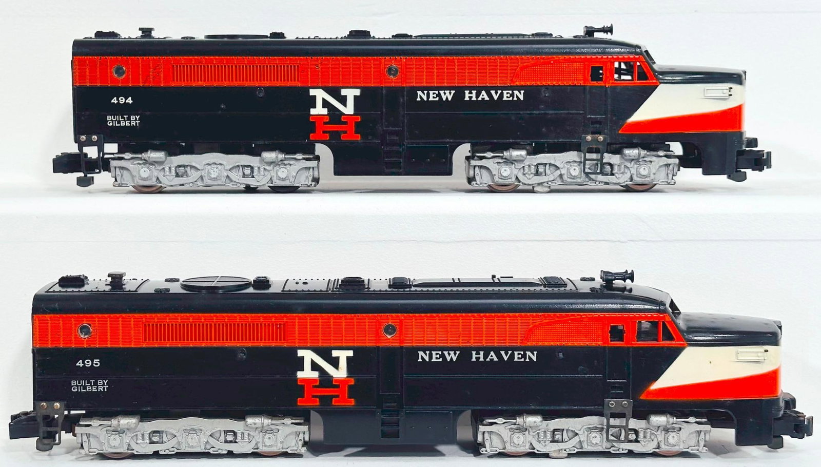 American Flyer Postwar S Gauge 494 and 495 New Haven A - B Diesel Units: American Flyer Postwar S Gauge 494 and 495 New Haven A - B Diesel Units, each in C7 to C7 plus.