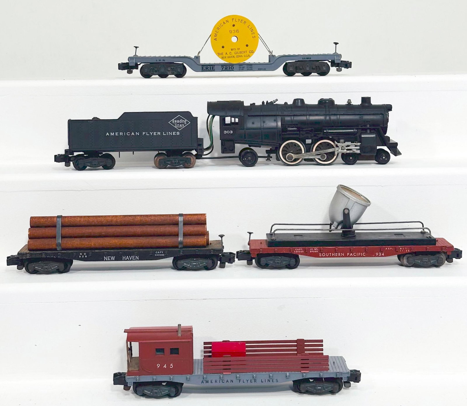American Flyer Postwar S Gauge 303 Reading Lines 4 - 4 - 2 Locomotive and Tender and Four (4): American Flyer Postwar S Gauge 303 Reading Lines 4 - 4 - 2 Locomotive and Tender and Four (4) Assorted Freight Cars, with the 303 in C7 to C7 plus, and including 936 in C7 plus, 928 with log load in C