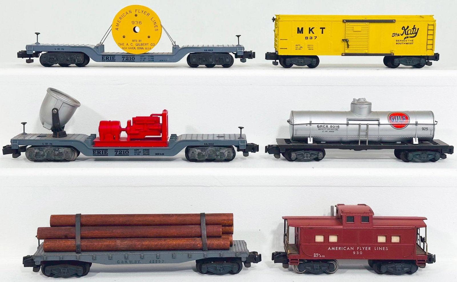 American Flyer Postwar S Gauge Six (6) Assorted Freight Cars: American Flyer Postwar S Gauge Six (6) Assorted Freight Cars, including 946 in C7 plus, 936 in C7 plus, 928 in C7, 930 in C7 plus, 937 in C7 plus and 925 in C7 plus.