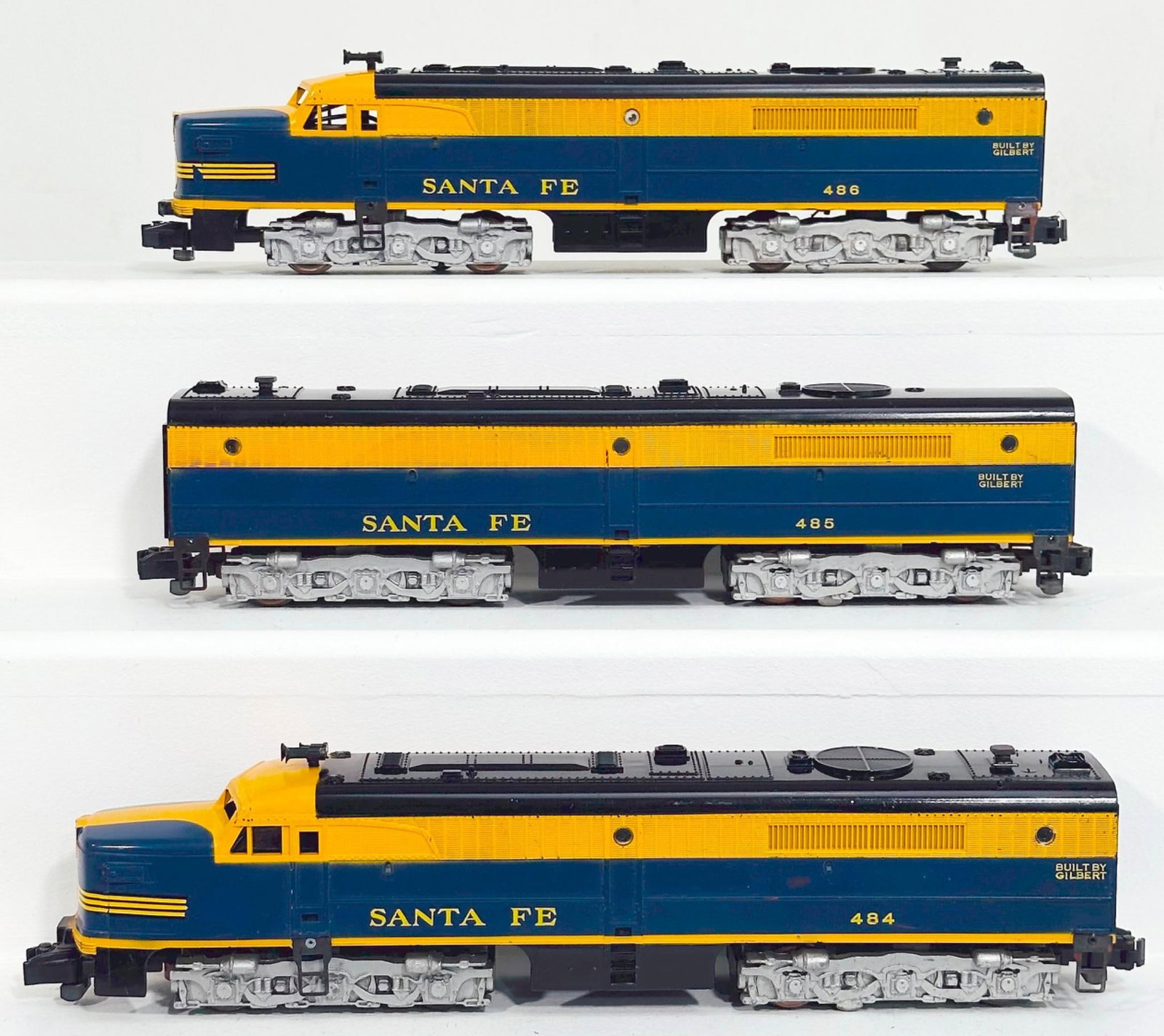 American Flyer Postwar S Gauge 484 - 485 - 486 Santa Fe blue and yellow A - B - A Alco Diesel Units (1 of 6)