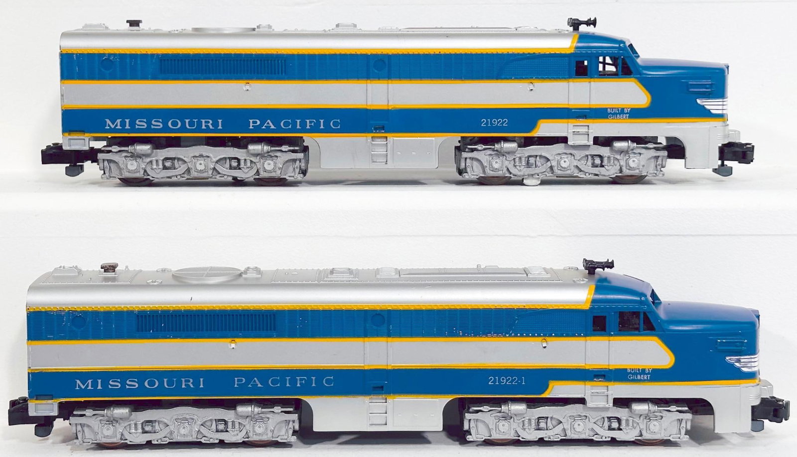 American Flyer Postwar S Gauge 21922 and 21922 - 1 Missouri Pacific A - A Alco Diesel Units: American Flyer Postwar S Gauge 21922 and 21922 - 1 Missouri Pacific A - A Alco Diesel Units, each in C7 plus.