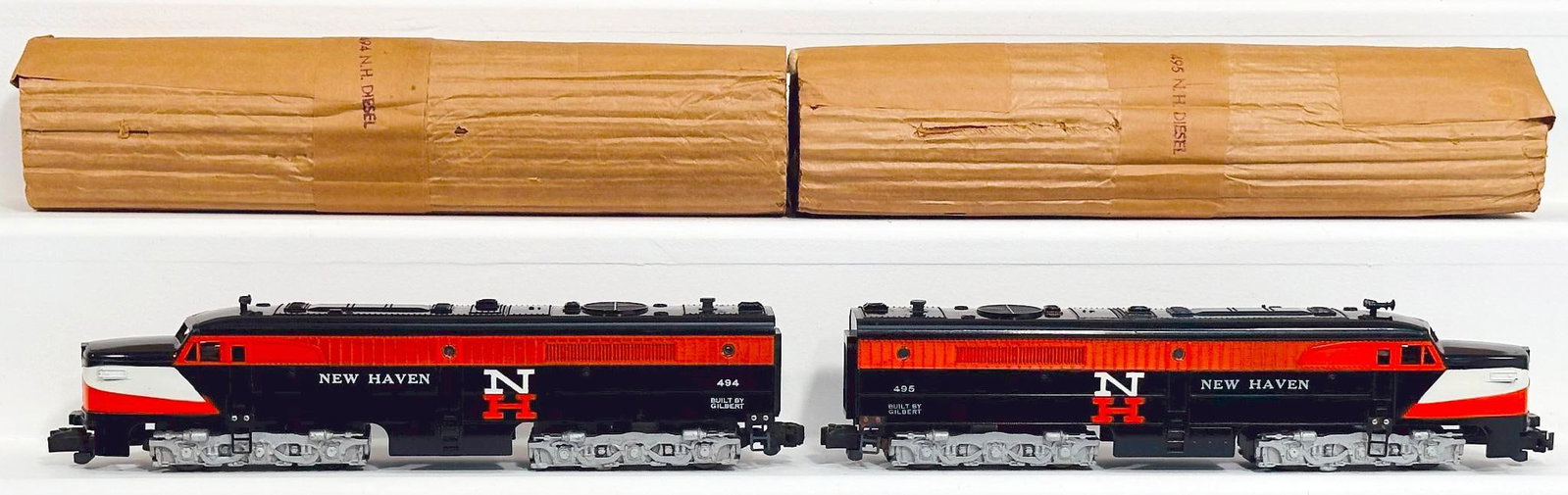 American Flyer Postwar S Gauge 494 and 495 New Haven A - A Alco Diesel Units with wraps: American Flyer Postwar S Gauge 494 and 495 New Haven A - A Alco Diesel Units with wraps, each in C7 plus or better and each with original wraps.