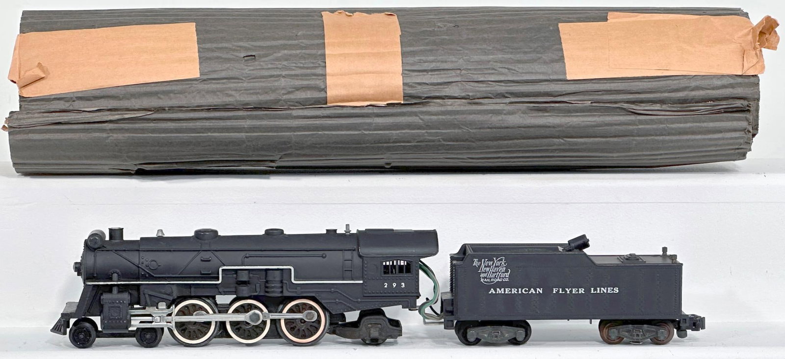 American Flyer Postwar S Gauge 293 New York New Haven and Hartford 4 - 6 - 2 Locomotive and Tender: American Flyer Postwar S Gauge 293 New York New Haven and Hartford 4 - 6 - 2 Locomotive and Tender with wrap, in C7 plus or better.