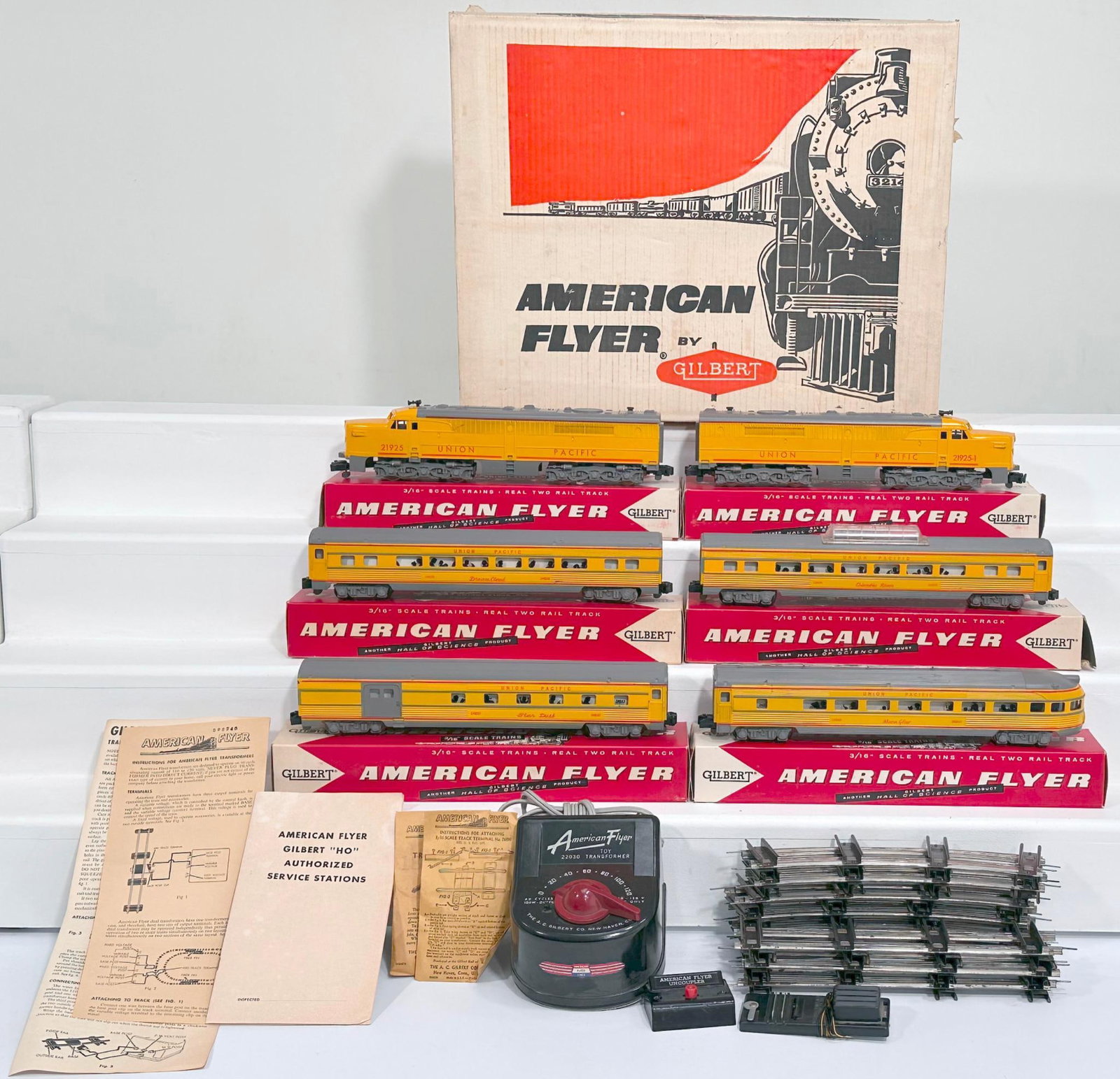 American Flyer Postwar S Gauge Outfit No. 20535 Pony Express Union Pacific Passenger Set Boxed and: American Flyer Postwar S Gauge Outfit No. 20535 Pony Express Union Pacific Passenger Set Boxed and Set Box, including 21925 and 21925 - 1 Union Pacific A - A Alco Diesel Units, and 24837, 24838, 24839