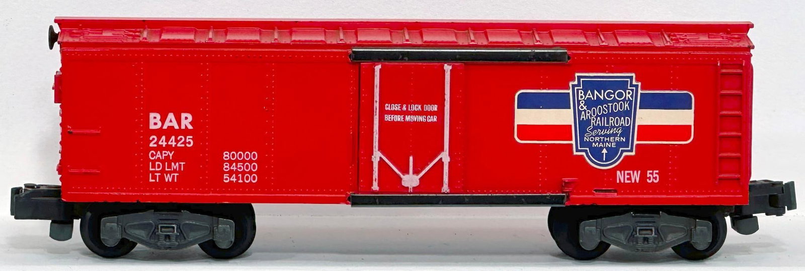 American Flyer Postwar S Gauge 24425 BAR Box Car: American Flyer Postwar S Gauge 24425 BAR Box Car, in C7 plus.