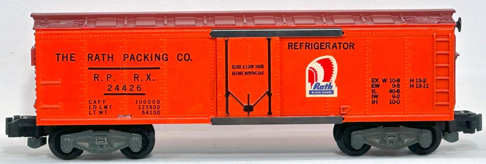 American Flyer Postwar S Gauge 24426 Rath Packing Refrigerator Car: American Flyer Postwar S Gauge 24426 Rath Packing Refrigerator Car, in C7 plus.