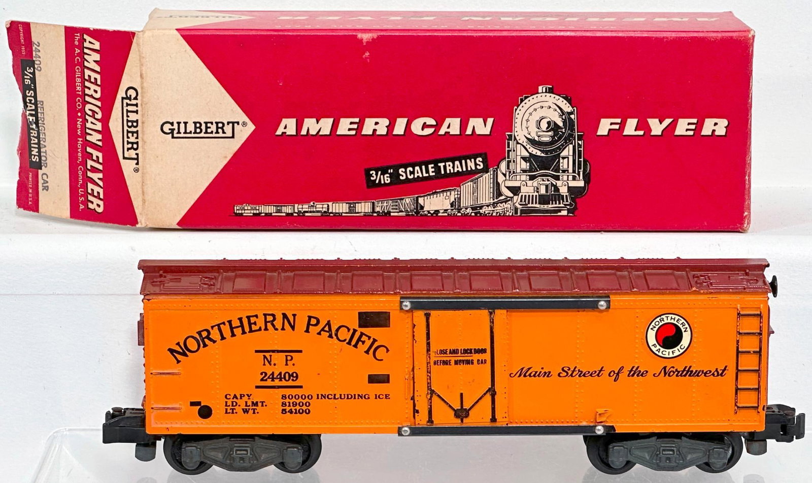 American Flyer Postwar S Gauge 24409 Refrigerator Car Boxed: American Flyer Postwar S Gauge 24409 Refrigerator Car Boxed, in C7 plus and with its original box that has light end flap issues.