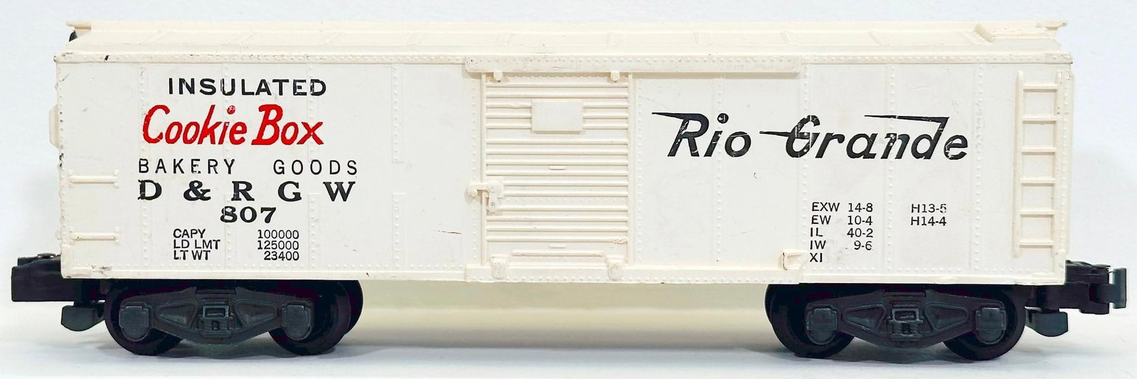 American Flyer Postwar S Gauge 807 Cookie Box Car Painted: American Flyer Postwar S Gauge 807 Cookie Box Car Painted, in C7 plus.