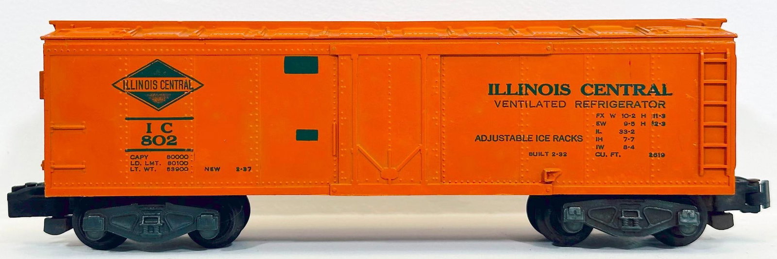 American Flyer Postwar S Gauge 802 Illinois Central Refrigerator Car Painted: American Flyer Postwar S Gauge 802 Illinois Central Refrigerator Car Painted, in C7 plus.