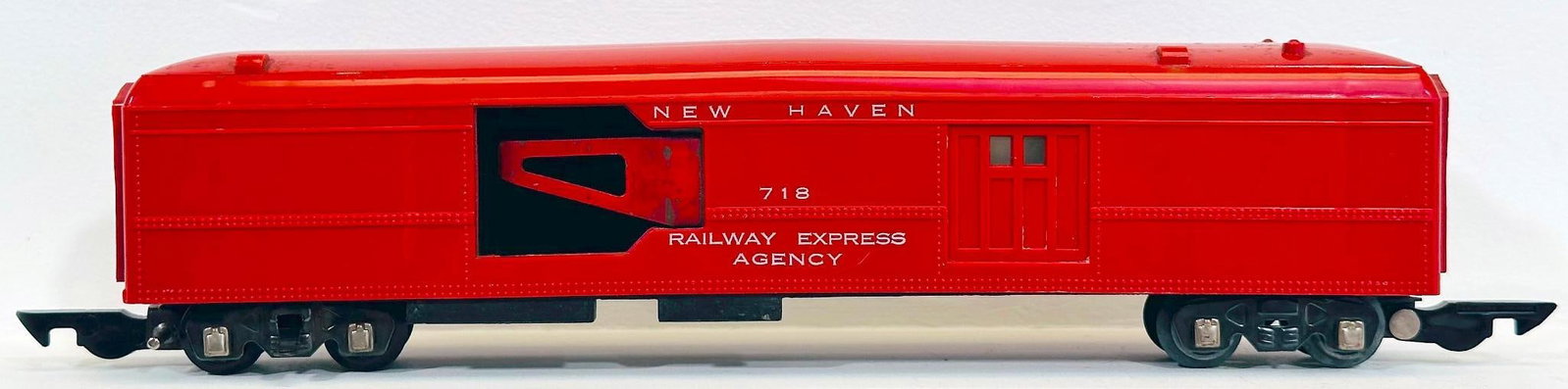 American Flyer Postwar S Gauge 718 New Haven REA Mail Car with painted red arm Scarce: American Flyer Postwar S Gauge 718 New Haven REA Mail Car with painted red arm Scarce, in C7.