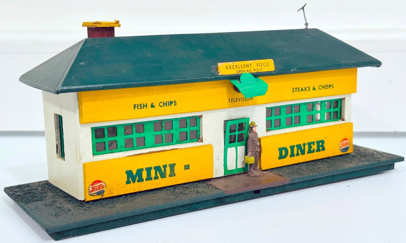 American Flyer Postwar S Gauge Mini Craft Diner green roof: American Flyer Postwar S Gauge Mini Craft Diner green roof, in C7.