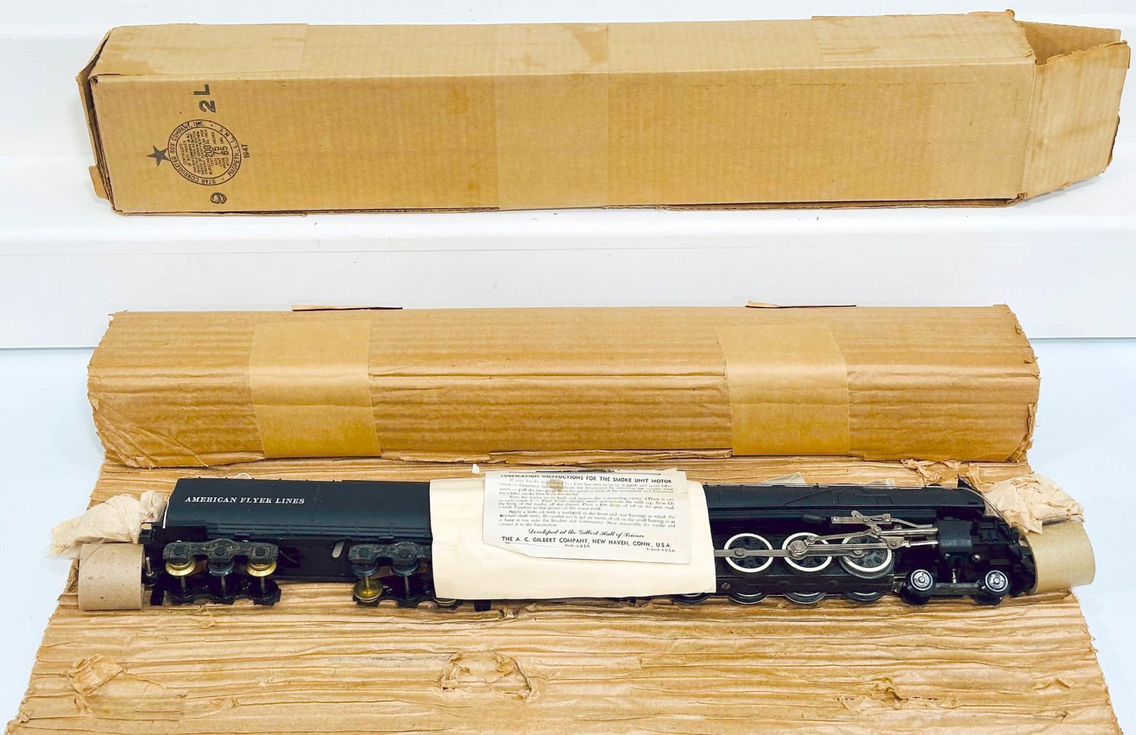 American Flyer Postwar S Gauge 332 Union Pacific 4 - 8 - 4 Locomotive and Tender/ Choo-choo Unit: American Flyer Postwar S Gauge 332 Union Pacific 4 - 8 - 4 Locomotive and Tender with the Tender housing smoke and Choo-choo Unit Boxed from 1947, in C9 and with its original paperwork and box. This 3