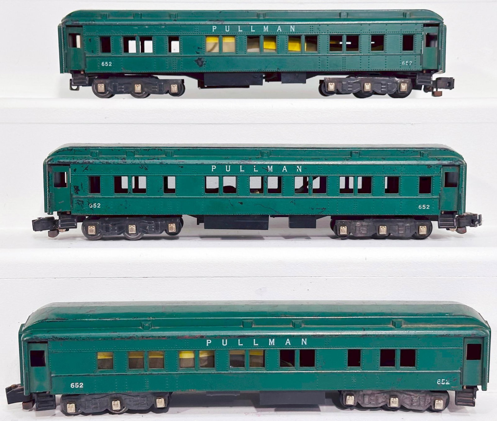 American Flyer Postwar S Gauge 652-652-653 green Passenger Cars: American Flyer Postwar S Gauge 652-652-653 green Passenger Cars, each in C6 minus.