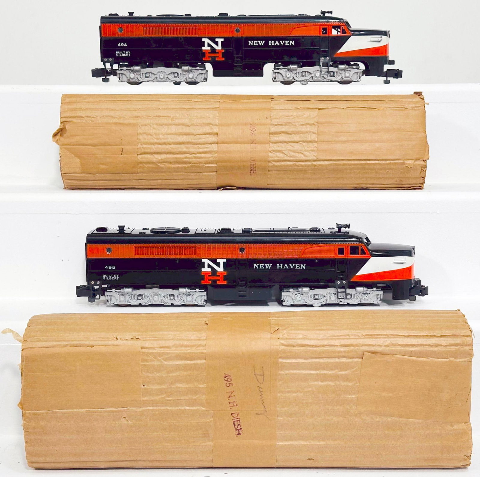 American Flyer Postwar S Gauge 494 - 495 New Haven Alco Diesel Units: American Flyer Postwar S Gauge 494 - 495 New Haven Alco Diesel Units, each in C7 plus and each with its original wrap.