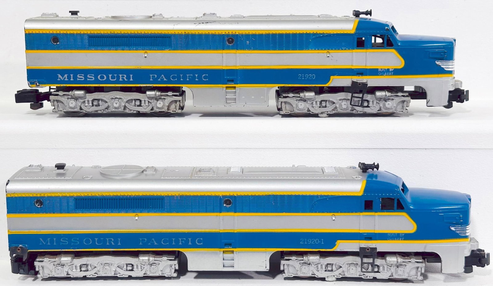 American Flyer Postwar S Gauge 21920 and 21920 - 1 Missouri Pacific A-A Alco Diesel Units/472 Santa (1 of 6)