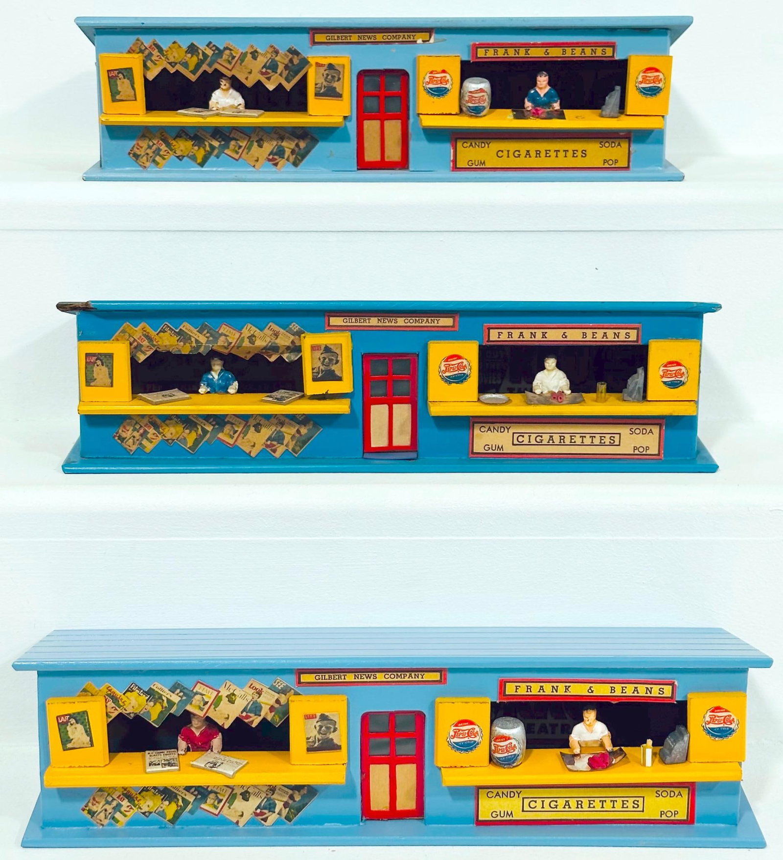 American Flyer Postwar S Gauge 270 News and Frank Stand X3: American Flyer Postwar S Gauge 270 News and Frank Stand X3, each in C7 or better.