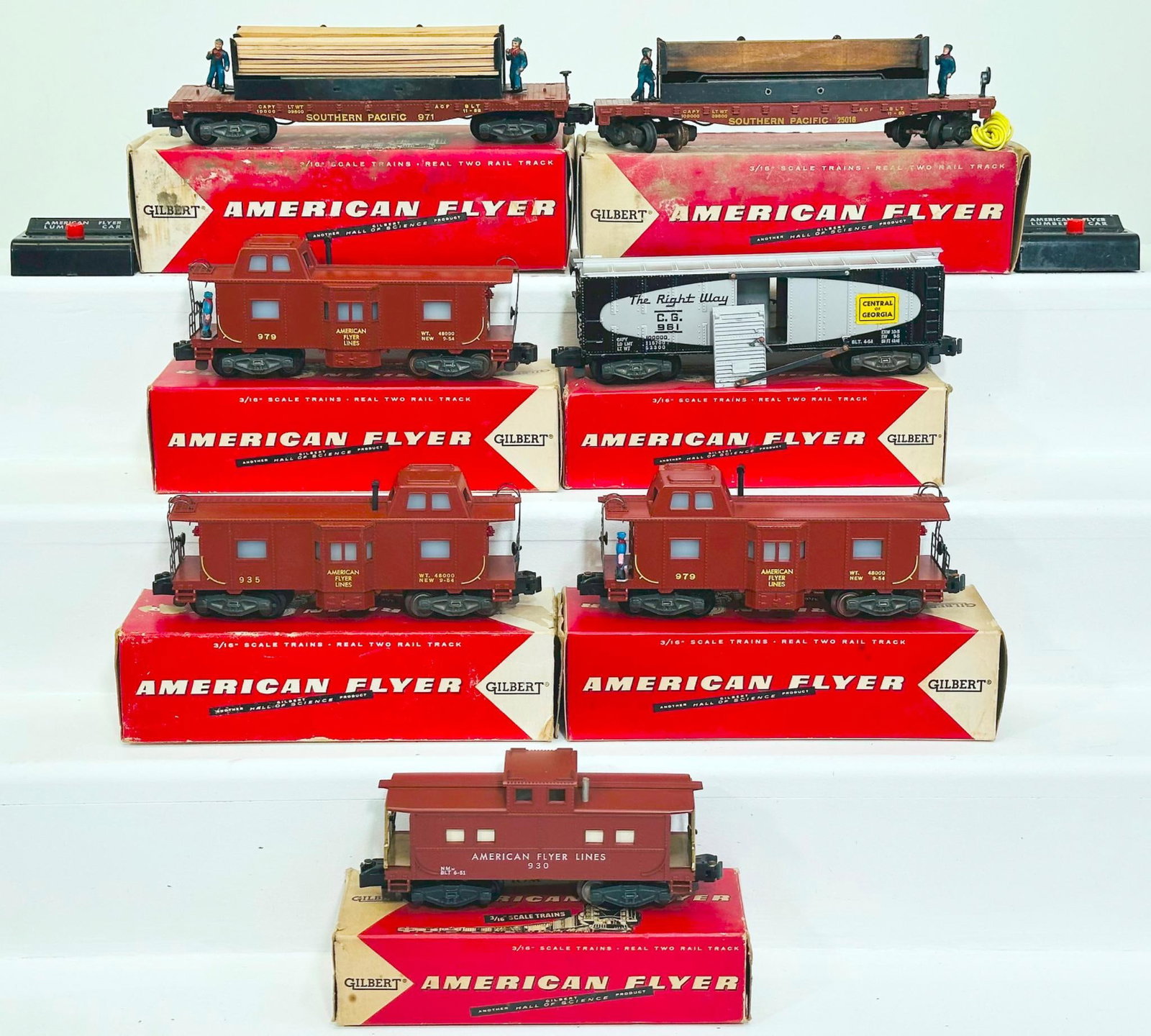 American Flyer Postwar S Gauge Three (3) Assorted Cabooses/Box Car/Lumber Unloading Car X2 Boxed: American Flyer Postwar S Gauge 935 Deluxe Caboose, 25016 Lumber Unloading Car, 971 Lumber Unloading Car, 979 Action Caboose, 979 Caboose and 981 Central of Georgia Box Car, each in C7 plus and each wi