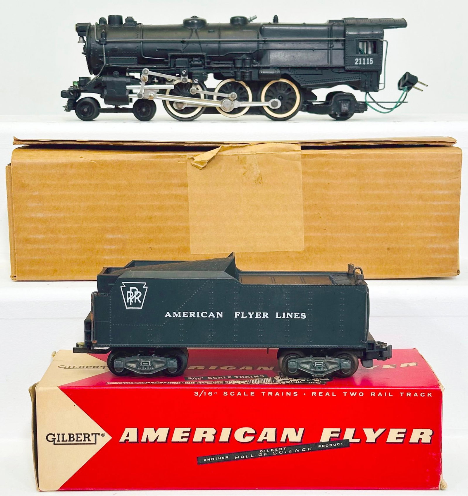 American Flyer Postwar S Gauge 21115 4 - 6 - 2 PRR Locomotive and Tender (1 of 8)